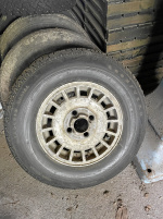 4 st Original Ford Taunus Ghia fälgar med däck