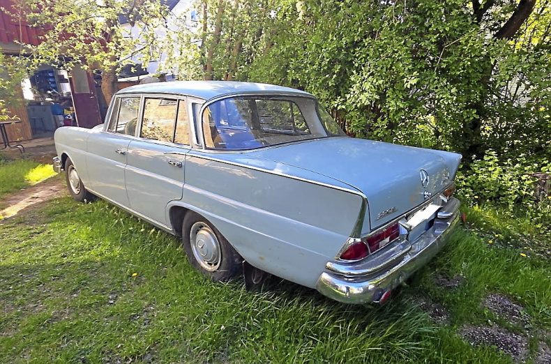 Mercedes-Benz 220 S