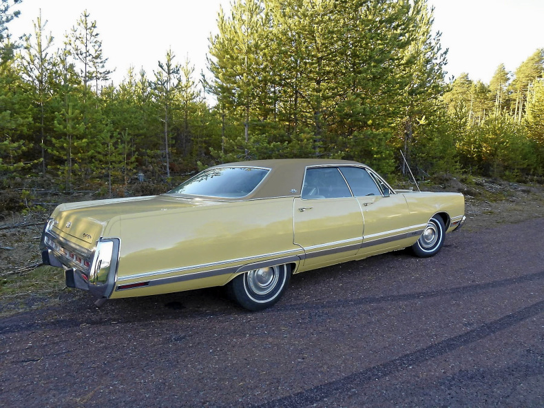 Chrysler New Yorker Brougham