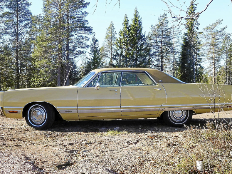 Chrysler New Yorker Brougham