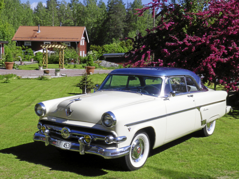 Ford Crestline Victoria