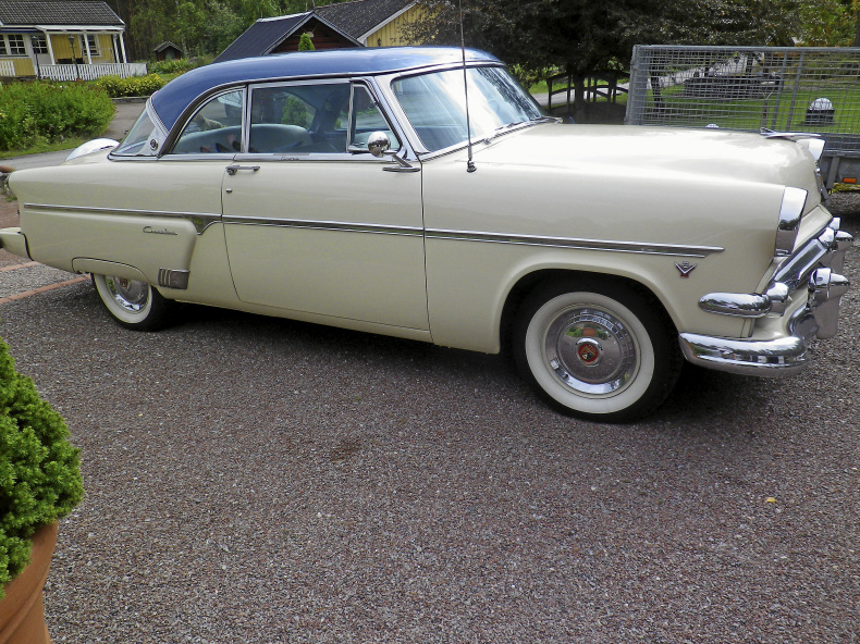 Ford Crestline Victoria
