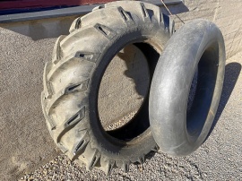 Däck 12,4 x 28 med slang