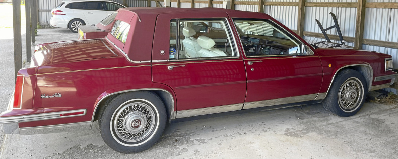 Cadillac Sedan De ville