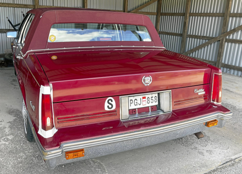 Cadillac Sedan De ville