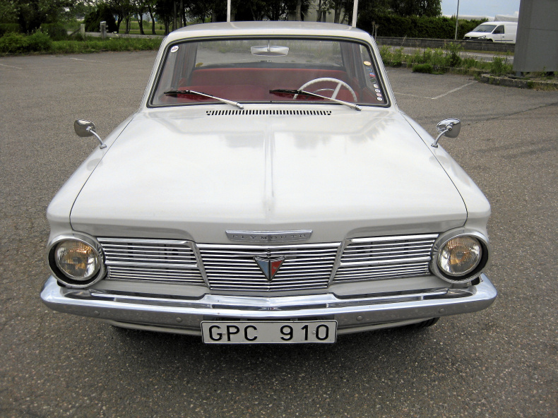 Plymoth Valiant V100