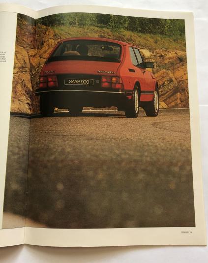 Basbroschyr över SAAB 900.