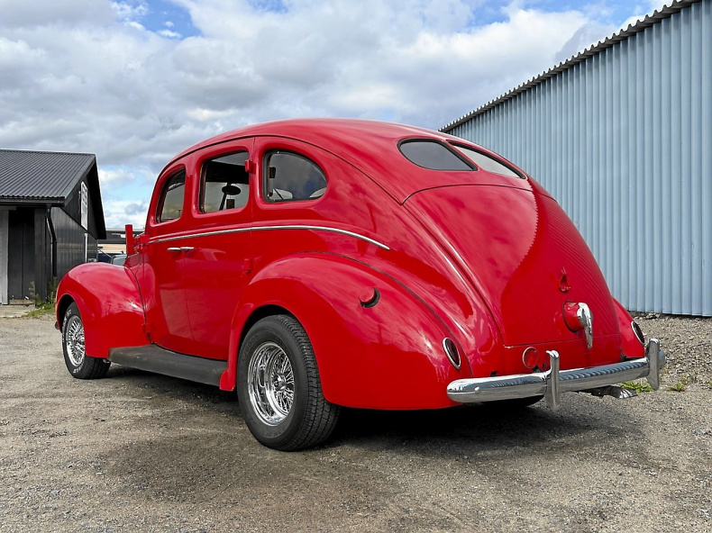 Ford Standard Fordor Sedan 3,6 V8