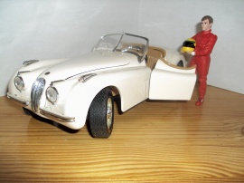 1:18 Jaguar XK-120 Cab. -48