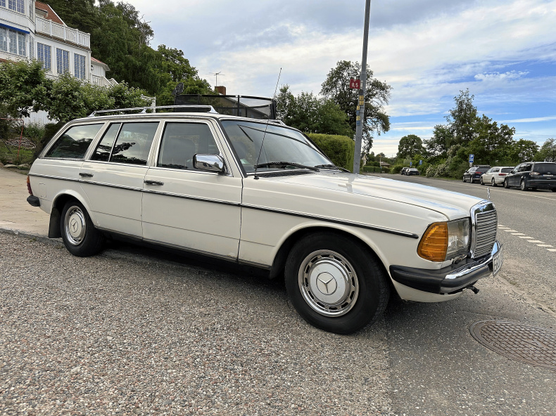 Mercedes-Benz 200 T W123 Kombi Unik Modell