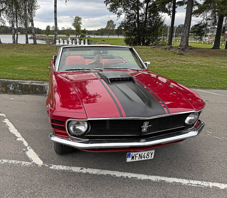 Ford Mustang cab