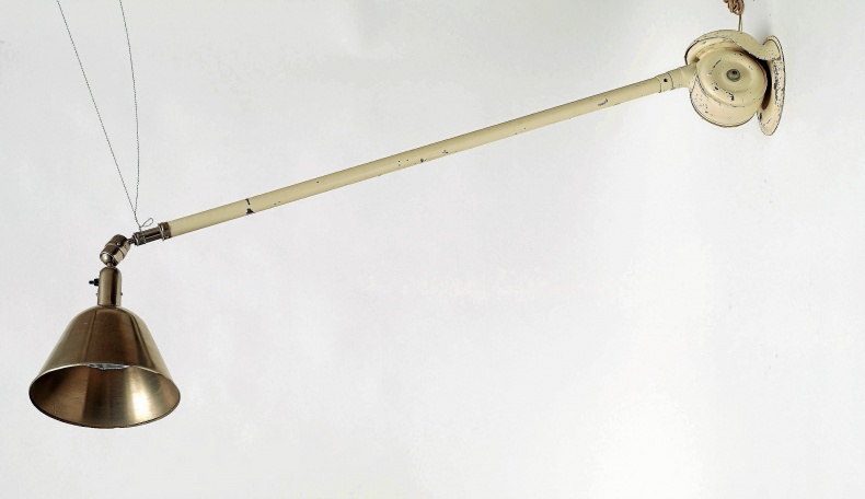 Vägglampa  likt denna modell