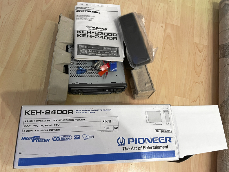 Retro Pioneer KEH-2400R bilstereo