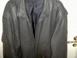 Skinnjacka stl.58 och en militärspade m. snöblad