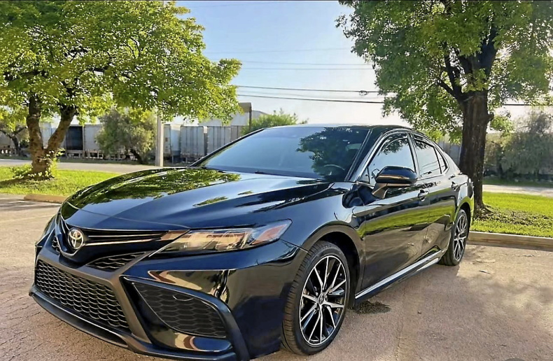 Toyota Camry SE