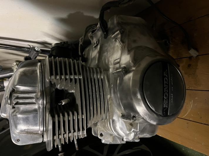 Säljer Honda-motor till CB250N Super Dream