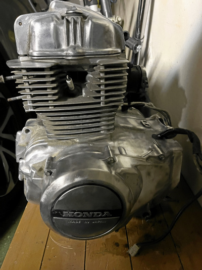 Säljer Honda-motor till CB250N Super Dream