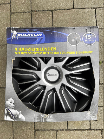 4 st Michelin 15" navkapslar