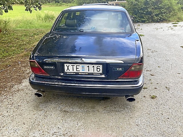 Jaguar XJR