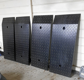 Uppfartsramper fyra st i kraftig durkplåt