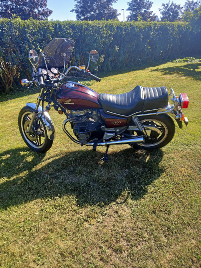 Honda CM 400 Custom