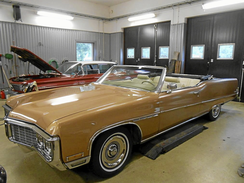 Buick Electra 225 Cab