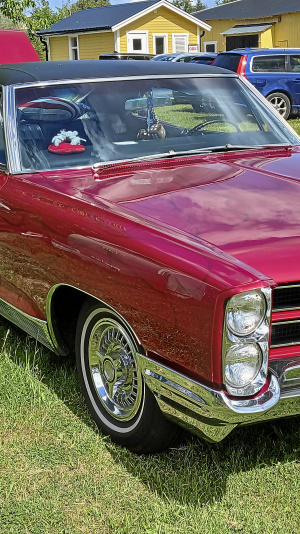 Pontiac Bonneville Brougham