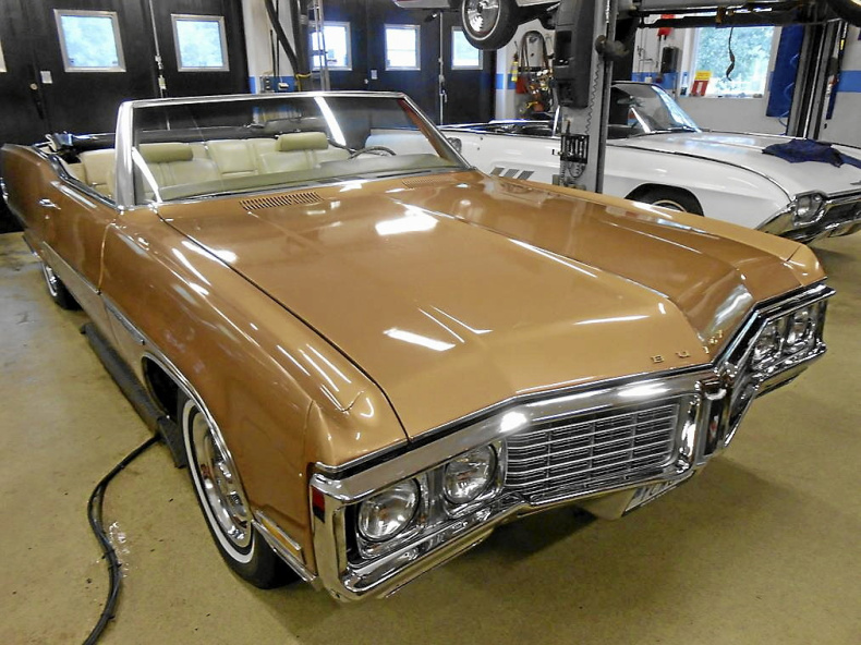 Buick Electra 225 Cab