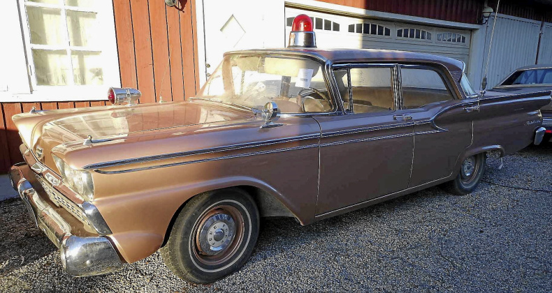 Ford Fairlane polisbil