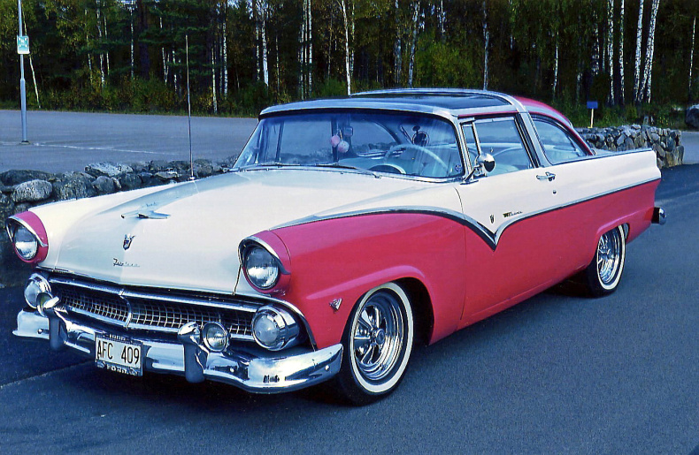 Ford Fairlane Crown Victoria
