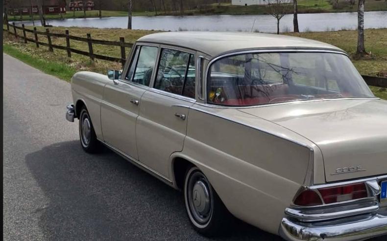 Mercedes 220s