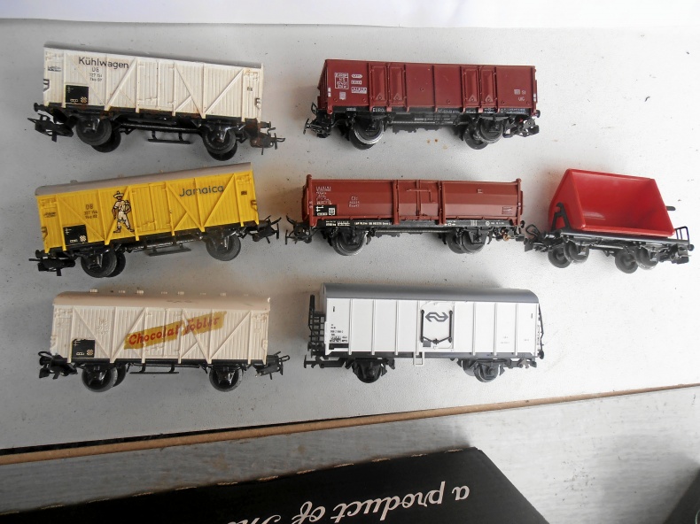 Märklin HO godsvagnar med lok 3037