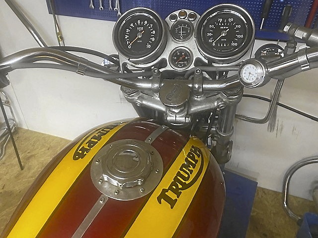 Triumph X 75 Hurricane Replica