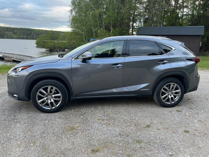Lexus NX 300h Executive 2,5 AWD