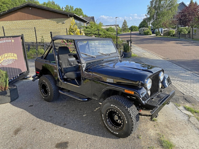 JEEP CJ7 "Top Less"