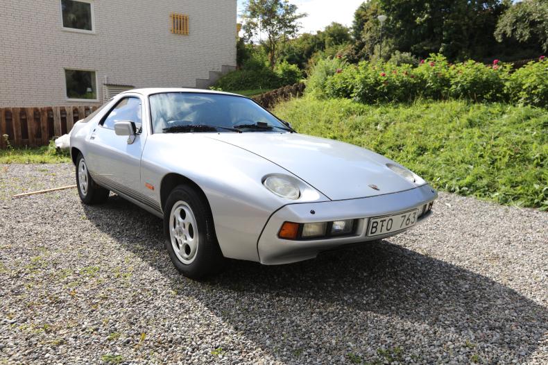 Porsche 928