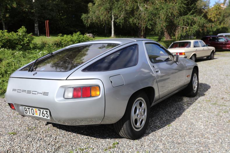 Porsche 928