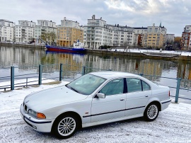 BMW E39 523i Sedan