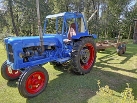 Fordon Major med kran och kärra