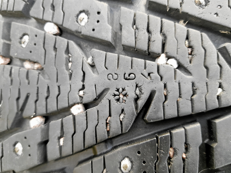 Nokian Hakkapelitta 225/60 R17 SUV Dubbdäck