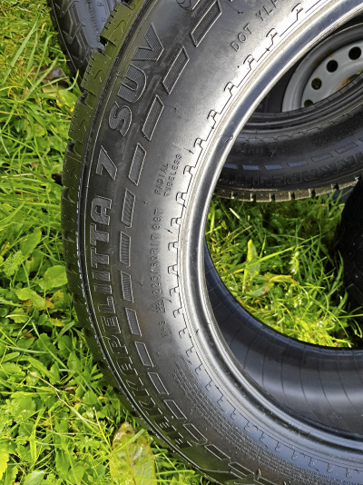 Nokian Hakkapelitta 225/60 R17 SUV Dubbdäck