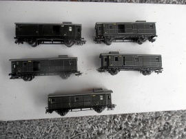 Märklin HO personvagnar 5 st i litograferad plåt