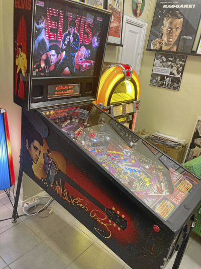 ELVIS FLIPPER och WURLITZER OMT