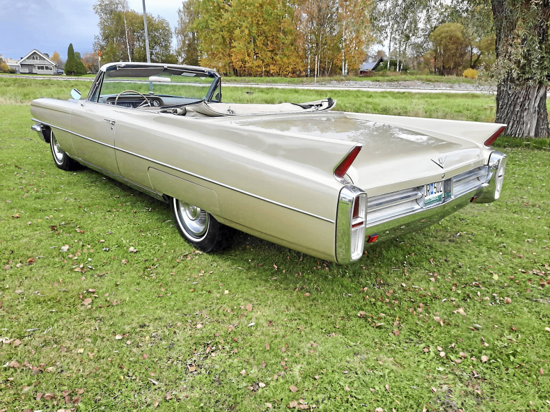 Cadillac Series 62 Convertible