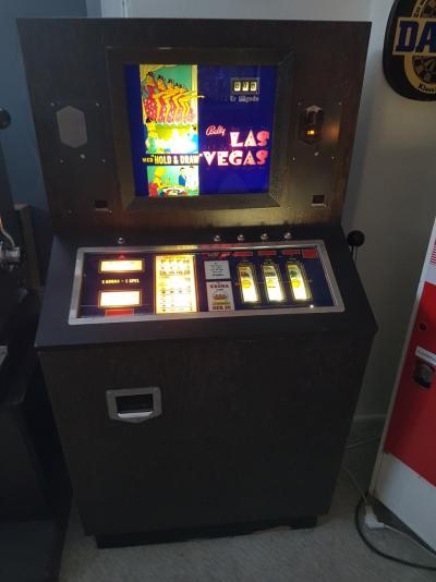 ÄLDRE NOSTALGI OCH KURIOSA SÄLJES.