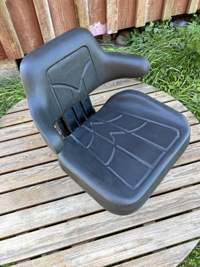 Traktor sits univerisal