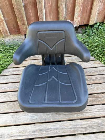 Traktor sits univerisal