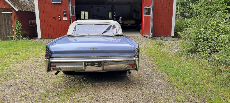 Lincoln continental cab