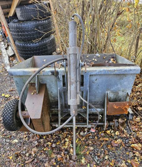 Sandspridare till minitraktor