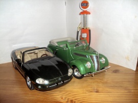 1:18 Jaguar XK8 och Ford Convertible -48